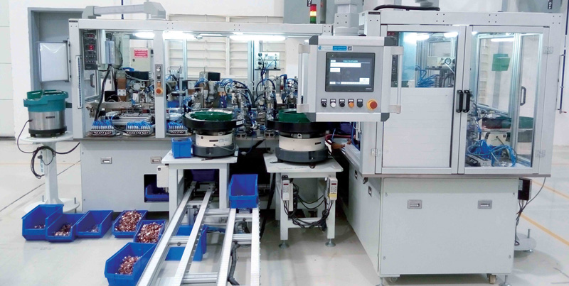 Máquina de corte automático de piezas térmicas MCB